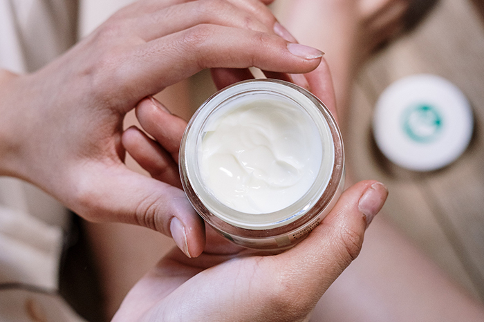 10 skincare ingredients that are damaing your skin gafencu magazine moisurizer