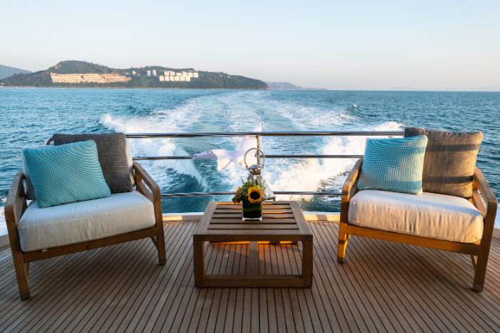 Introducing  Monte Carlo Yacht’s new MCY 70 Skylounge gafencu magazine flybridge deck