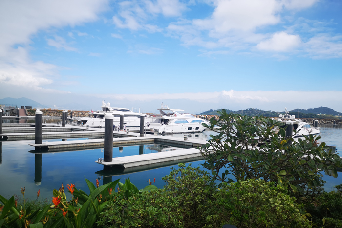 gafencu luxury lifestyle luxury living travel yachting Lantau Yacht Club discovery bay garden mooring