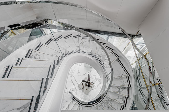 gafencu-home-tour-luxury-living-6300-square-feet-penthouse-cyberport-pokfulam-hongkong-spiral-staircase