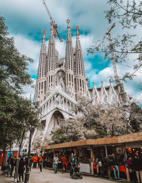 gafencu-travel-8-places-visit-barcelona-city-spain-Sagrada Família-basilica